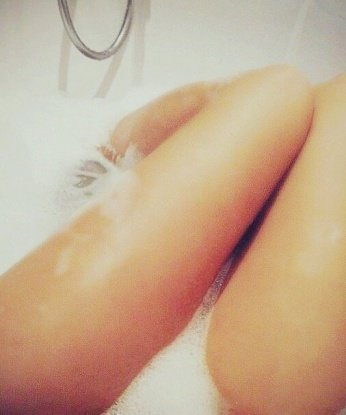 Живу и работаю в этом шикарном городе, где все мечты сбываются. Мои услуги - это настоящий рай для твоих фантазий. Буду рада познакомиться с тобой и предоставить тебе незабываемые моменты удовольствия. Я знаю, как заставить тебя расслабиться и забыть о проблемах. Мои возможности безграничны, я готова удовлетворить все твои желания. ✨ На моих фото ты увидишь, какая я изысканная и соблазнительная. Доверься моим красивым глазам, и я обещаю, что ты не пожалеешь. Оставь мне отзыв, и я сделаю твою ночь незабываемой. 🌟 Не упускай возможность испытать настоящее наслаждение в Москве. Позвони мне прямо сейчас! 📞 8648, 24 года